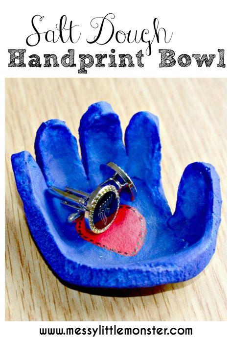 Salt dough handprint bowl DIY fathers day gift idea.  Kids can use salt dough to make a handprint bowl keepsake for cufflinks or keys. Salt Dough Handprint, Diy Fathers Day Gift, Salt Dough Crafts, Diy Fathers Day, Boys Diy, Diy Bowl, Astuces Diy, Diy Father's Day Gifts, Mothers Day Crafts For Kids