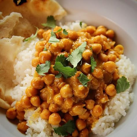 Curry With Rice, The Pioneer Woman Cooks, Aloo Gobi, Rice And Beans, Curry Dishes, Chickpea Curry, Chickpea Recipes, Ree Drummond, Curry Paste