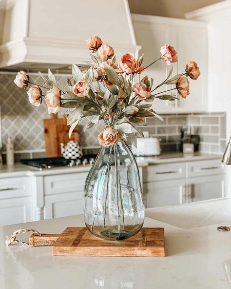 Farmhouse Vases Decor, Farmhouse Floral Decor, Scent Profiles, Farmhouse Vases, Farmhouse Vase, Copper Candle, Home Beach, Sweet Lemon, Island Decor