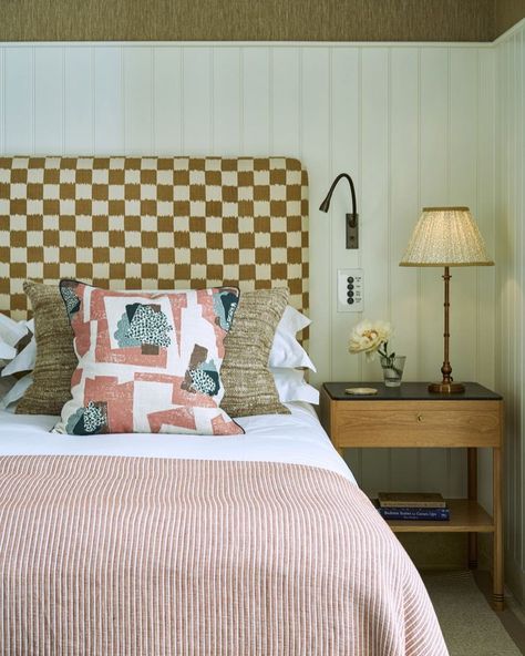 Susie Atkinson on Instagram: “We love the pink and toffee colour combo in this Pavilion Room at @limewoodhotel . Here’s our Sidney Side table as a bed side and our…” Beautiful Bedroom Decor, Bedroom Decor Inspiration, Traditional Interior, Classic Interior, Interior Projects, Residential Interior, Table Seating, Beautiful Bedrooms, Commercial Interiors