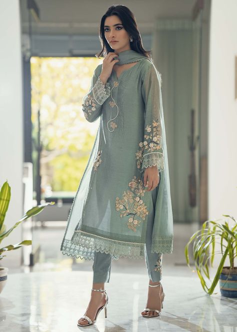 Net Dress Design, Net Pants, Sea Green Fabric, Long Kurti Patterns, Pakistani Party Wear, Kurta Set For Women, Simple Kurti Designs, Pakistani Dresses Casual, Net Dress