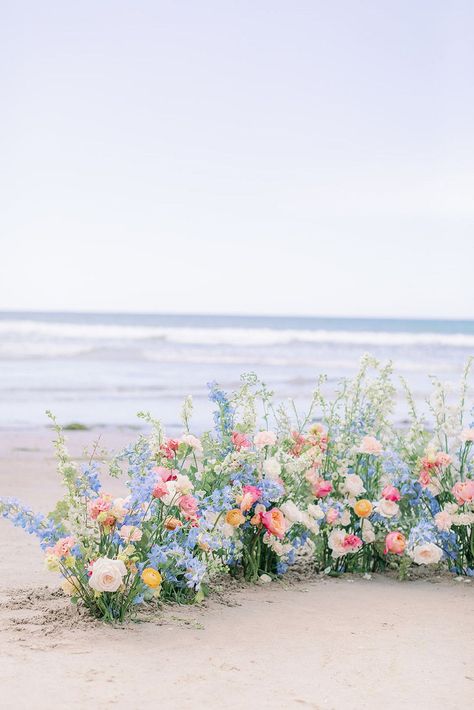 Beachy Floral Wedding, Beach Wedding Wild Flowers, Beach Themed Wedding Flowers, Beach Theme Wedding Flowers, Pastel Coastal Aesthetic, Garden Party Beach Wedding, Ocean Aesthetic Wedding, Beachy Flower Bouquet, Beach Flower Wedding