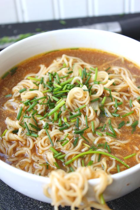 Homemade Ramen (without the flavor packet) Koreansk Mad, Top Ramen, Noodles Soup, Homemade Ramen, Ramen Recipes, Deilig Mat, Goulash, Simple Top, Rigatoni