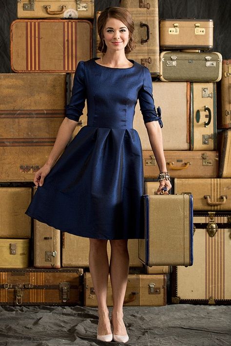 Mode Tips, Vestidos Vintage, Tea Length, Mode Vintage, Looks Style, Suitcases, Mode Inspiration, Mode Style, Modest Dresses