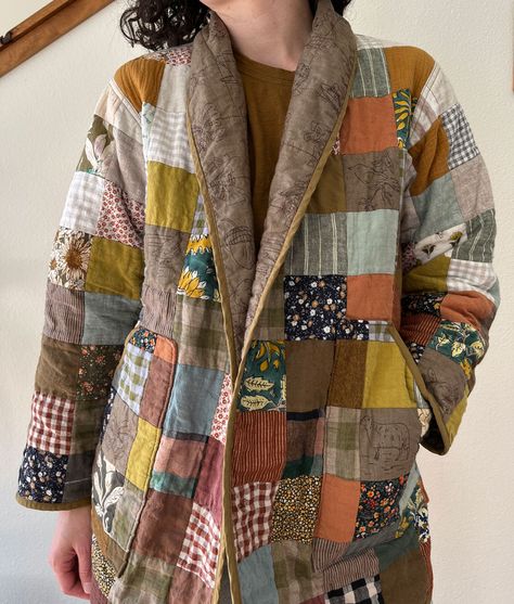 Patchwork Clothes Diy Tutorials, Quilted Jacket Pattern Diy, Quilted Jacket Pattern Free, Diy Quilted Jacket, Quilt Upcycle, Patchwork Clothes Diy, Quilt Jacket Pattern, Quilt Coat Pattern, Quilted Garments