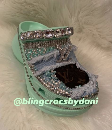 Cool Crocs, Crocs Ideas, Blue Crocs, Crocs Fashion, Crocs Sandals, Bling Shirts, Bling Shoes, Croc Charms, Funky Fashion