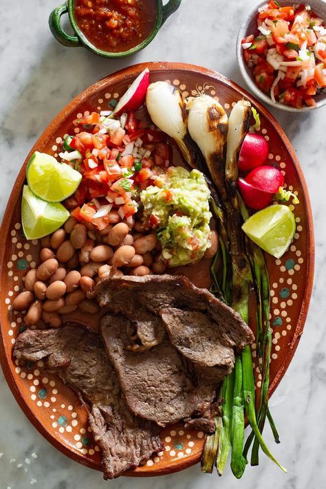 Carne Asada Platter Carne Asada Wedding, Carne Asada Buffet, Mexican Carne Asada Party, Carne Asada Plate, Carne Asada Party, Carne Asada Aesthetic, Carne Asada Sides, Authentic Carne Asada, Carnita Asada