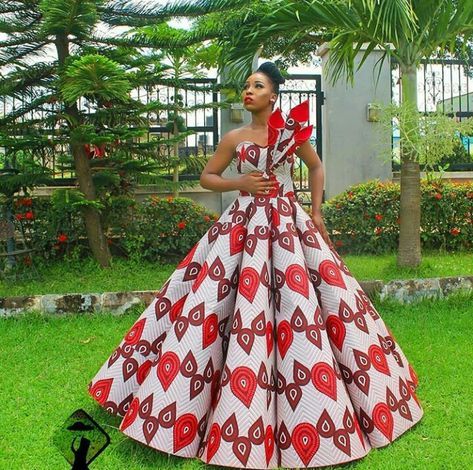 Ankara Ball Gown Styles, Styles For Wedding Guest Outfits, Wedding Guest Ankara Styles, Wedding Guest Outfits Women, Ankara Ball Gown, Ball Gown Styles, Styles For Wedding Guest, Ankara Styles For Wedding, Flow Dress