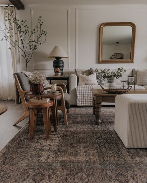 Vintage Living Room Design, Moody Living Room, Grey Couch Living Room, Living Comedor, Vintage Living Room, Decor Home Living Room, New Living Room, Living Room Inspo, Living Room Grey