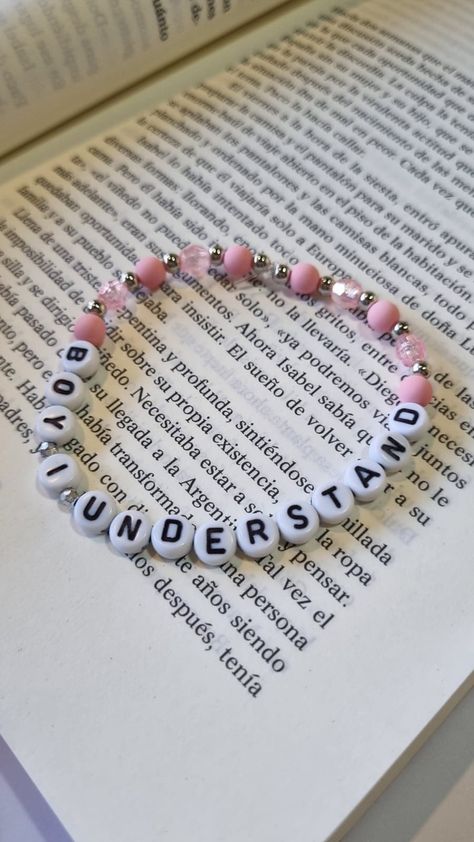 Swiftie Bracelet Ideas, Swiftie Bracelet, Concert Bracelets, Frendship Bracelets, Eras Bracelets, Swift Bracelet, Swift Bracelets, Diy Kandi Bracelets, Cute Friendship Bracelets