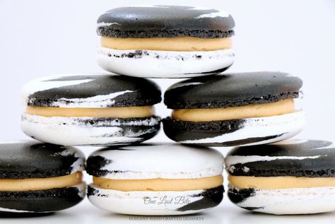 White and black Macarons. ⚪️⚫️ Black And White Macarons, Custom Macarons, Macaron Tower, White Desserts, First Birthday Themes, Dessert Cups, Gold Party, White Cake, Party Desserts