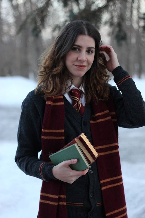 Gryffindor Photoshoot, Gryffindor Cosplay, Hermione Granger Cosplay, Harry Potter Kostüm, Harry Potter Rpg, Hogwarts Uniform, Character Studies, Photo Study, Gryffindor Aesthetic