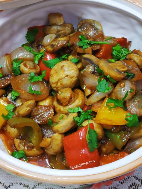 Mushroom Chilli/ Mushroom Chilli Recipe Mushroom Chilli Recipe, Chilli Mushroom Recipe, Chilli Mushroom, Veg Chili, Veg Stir Fry, Vegetables Dishes, Mushroom Curry, Chilli Recipe, Course Ideas