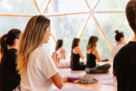 Vipassana Meditation: The Details Of This Extreme (And Effective) Practice Vipassana Retreat, Teaching Meditation, Silent Retreat, Group Meditation, Day Of Silence, Vipassana Meditation, Meditation Retreat, The Human Experience, Mindfulness Techniques