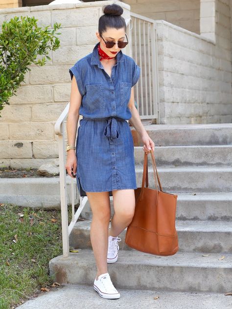 Denim Fitted Dress, Casual Sporty Outfits, Chambray Shirt Dress, Denim Shirt Dress, Summer Work Outfits, Summer Dress Outfits, Classy Casual Outfits, Tennis Clothes, Sporty Outfits