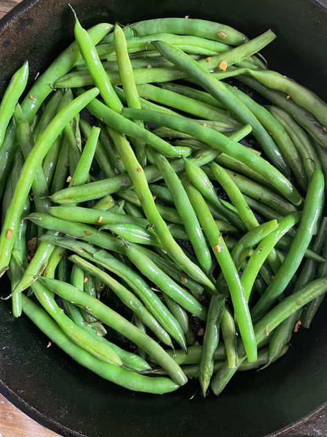 Cook Green Beans, Fresh Green Bean Recipes, Garlic Green Bean Recipes, Parmesan Roasted Potatoes, Weekly Meal Plans, Cooking Green Beans, Garlic Green Beans, Freeze Greens, Rosemary Garlic