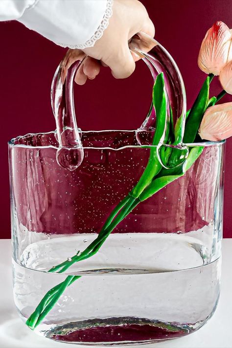 Make a Statement - Give your home a distinct look with this unique flower vase showcasing your plants. This glass purse vase makes a room more attractive while displaying a touch of personality. Unlike plastic, ceramic or metal, this glass bag vase shows off the entire flower. Add stones, shells or sand to the bottom of your clear glass vase for extra texture Purse Vase, Fish Bowl Vases, Glass Purse, Bag Vase, Cute Vase, Glass Bag, Unique Flower Vases, Leaf Candle Holder, Vase For Flowers