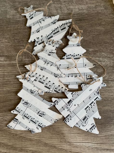 Classroom Christmas Crafts, Christmas Decs, Music Teaching, Small Acts Of Kindness, Christmas Classroom, Old Music, Teaching Music, Christmas Tree Themes, Christmas Carol