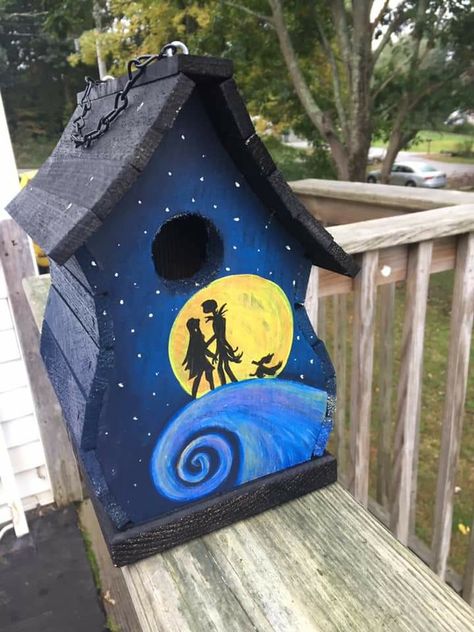 Harry Potter Birdhouse, Halloween Bird House, Gothic Birdhouse, Spooky Birdhouse, Palette Crafts, Brid House, Painted Posts, Halloween Birdhouse, Disney Birds