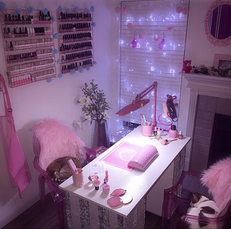 Nail Station In Bedroom, Nail Bedroom Ideas, Nail Tech Snack Station, Nail Artist Room Ideas, Blue Nail Tech Room, Nail Tech Aesthetic Set Up, Nail Suites Decor, Nail Salon In Bedroom, Nail Tech Station In Bedroom