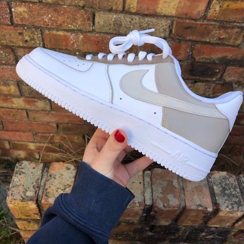 Air Force For Women, Brown Air Force Ones, Cool Shoes For Girls, Nike Aesthetic, Blue Air Jordan 1, Sneaker Wall, Shoe Artwork, Moto Mom, Customized Shoes