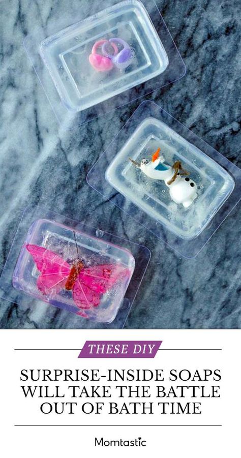 These easy DIY surprise-inside soaps with small toys will make bath time a lot easier and a hell of a lot more fun. Soap With Toys Inside Diy, Glycerine Soap, Mp Soap, Classmates Gifts, Diy Soaps, Kid Christmas, Homemade Goodies, Future Shop, Soap Ideas