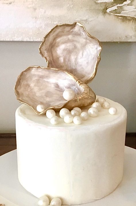 Oyster and pearls fondant cake Oyster Cake Ideas, Oyster And Pearl Wedding, Oyster Wedding Cake, Oyster Birthday Party, Pearl Party Decor, Pearl Decorations Party, Oyster Wedding Decor, Pearl Baby Shower Ideas, Pearl Theme Wedding