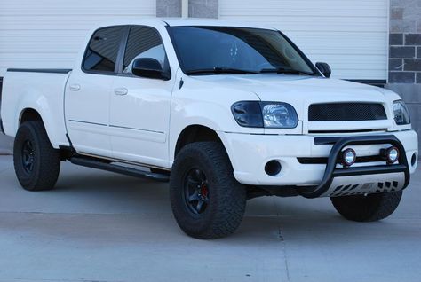 01 White Tundra w blacked out Waltrip grille, blacked out headlights, blacked out side mirrors, blacked out rims, and bumper skid guard. 2006 Tundra Lifted, Toyota Sequioa, Tundra Accessories, Toyota Tacoma Mods, 2000 Toyota Tundra, 2006 Tundra, 2007 Toyota Tundra, Toyota Tundra Sr5, 2004 Toyota Tundra