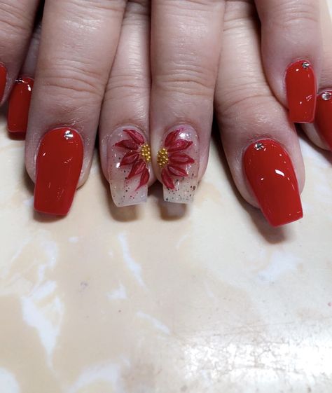 Poinsettia Nails Design, Pointsetta Nails, Poinsettia Nail Art, Poinsettia Nails, Flower Nails Design, Flower Nail Design, Red Nails Glitter, Natural Nail Designs, Holiday Nail Designs