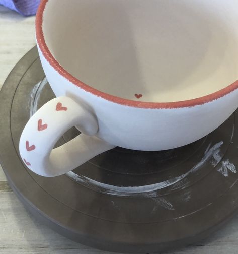 #pottery #potterymaking #painting #pinterest #aesthetic #coquette #girly #heart #red #white Taylor Swift Pottery Painting, Pottery Cup Painting Ideas, Color Me Mine, Sip N Paint, Keramik Design, Red Cat, Pottery Cups, Bottle Painting, Pottery Making