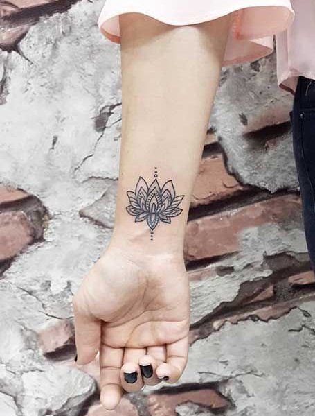 25 Beautiful Lotus Flower Tattoos for Women in 2021 - The Trend Spotter Unique Lotus Flower Tattoo, Lotus Flower Tattoo Ideas, Lotus Flower Tattoo Meaning, Small Lotus Flower Tattoo, Flower Tattoo Ideas, Lotus Tattoo Design, Shape Tattoo, Muster Tattoos, Wrist Tattoos For Women