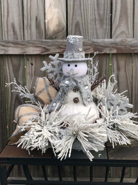 Frosted Snowman Wonderland Silver Wreath Snowman Table Decorations, Silver Wreath, Turquoise Christmas, Winter Centerpieces, Centerpiece Christmas, Silver Christmas Decorations, Snowman Decor, Christmas Table Centerpieces, Holiday Arrangement