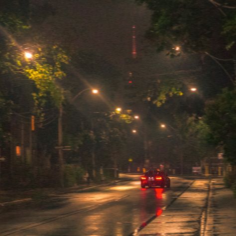 Late Night Road, Night Road, Cars Aesthetic, Nostalgia Aesthetic, Art Ancien, Dark Paradise, Rainy Night, Night City, Night Aesthetic