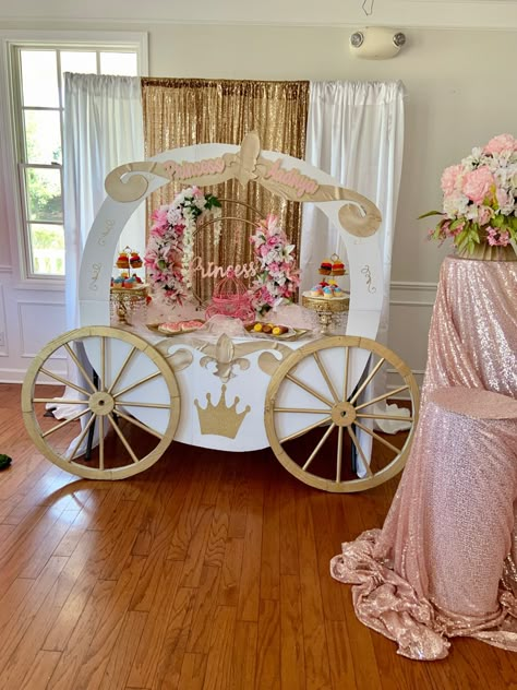 Diy Princess Backdrop, Bippidi Boppidi Two Party, Princess Carriage Diy, Cinderella Carriage Diy, Diy Cinderella Carriage, Diy Carriage, Royal Princess Birthday Party, Royal Fiveness, Decoration Communion