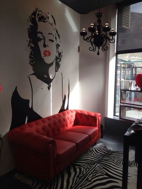 Marilyn Monroe Bedroom, Marilyn Monroe Room, Marilyn Monroe Decor, Barber Shop Interior, Nail Salon Decor, Hair Salon Decor, Beauty Room Decor, Beauty Room Design, Beauty Salon Decor