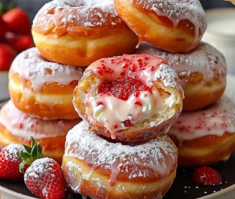 Emma Food, Magical Food, Homemade Donuts Recipe, Kawaii Cooking, Homemade Donuts, Yummy Comfort Food, Delicious Snacks Recipes, Food Goals, Strawberry Recipes