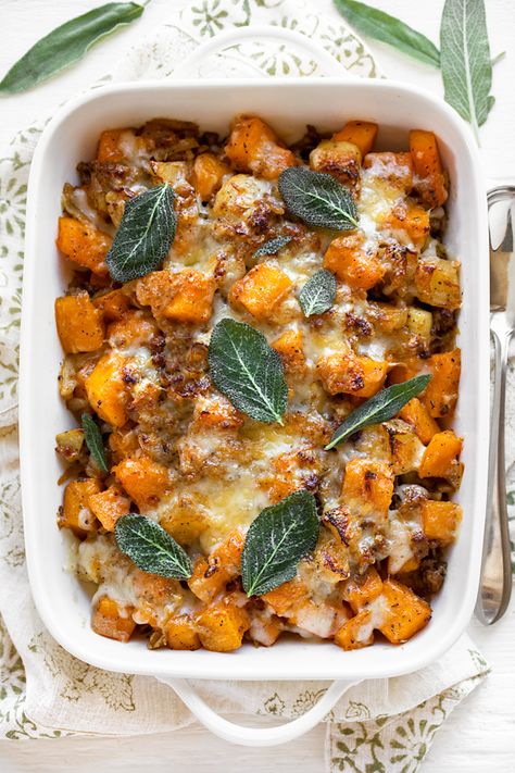 This butternut squash casserole has all the flavors of fall with apples, sweet sausage, caramelized fennel and onions, plus Gruyere cheese! | thecozyapron.com #butternutsquashcasserole #butternutsquashcasserolerecipes #butternutsquashcasserolehealthy #butternutsquashcasseroleeasy Butternut Squash Casserole, Squash Casserole, Butternut Squash Recipes, Fall Dinner, Squash Recipes, Veggie Dishes, Casserole Dish, Butternut Squash, Veggie Recipes