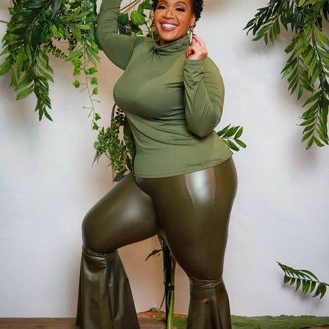 Olivia Green (@meccasweet) • Instagram photos and videos Leather Bell Bottom Pants, Leather Bell Bottoms, Black Bell Bottom, Plus Size Boutique, Bell Bottom Pants, Black Women Fashion, Bell Bottom, Model Pictures, Girls Wear