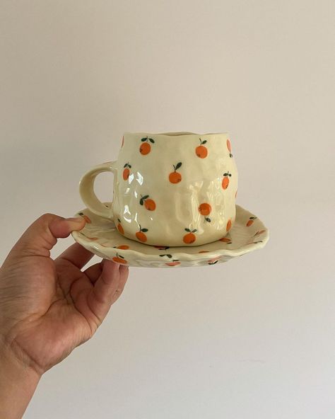 SOM’S CLAY | Oranut I-Thita | This little orange design cup and saucer set will be available in 3 colours - Pink - Yellow - Baby Blue Stay tuned for more info ❤️… | Instagram Pottery Painting Ideas Cup And Saucer, Cup And Saucer Painting Ideas, Pottery Ideas Cups Mugs, How To Paint Oranges, Ceramic Painting Cup Ideas, Pottery Handmade Ideas, Diy Cups Design, Cup Art Ideas, Ceramic Pot Design Ideas