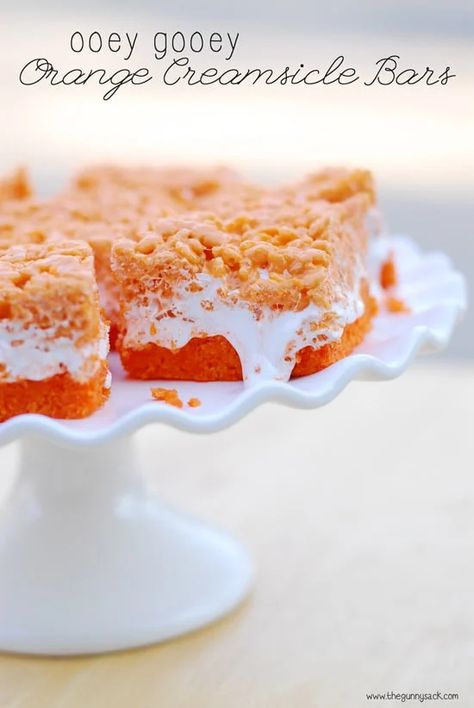 Ooey Gooey Orange Creamsicle Bars Gooey Bars Recipe, Creamsicle Bars, Fruity Pebble Bars, Huhot Recipe, Ooey Gooey Bars, Cake Mix Cookie, Creamsicle Cake, Cake Mix Cookie Bars, Gooey Bars