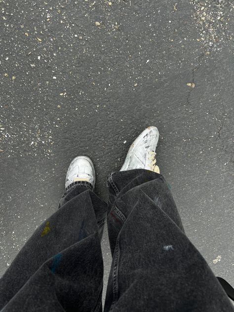 Silver sneakers and black jeans Maison Margiela Replica Outfit, Maison Margiela Replica Sneakers Outfit, Margiela Gats, Maison Margiela Replica Sneakers, Margiela Replica Sneakers, Golden Sneakers, Painted Converse, Replica Sneakers, Maison Margiela Replica