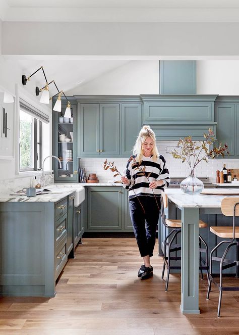 If there is anyone who can predict trends, or make trends happen, it's Emily Henderson. Here the designer proves it again with a gorgeous green kitchen. Contemporary Renovation, Kitchen Color Trends, Emily Henderson Design, Knife Rack, Green Kitchen Cabinets, Tuscan Kitchen, Tile Trends, New Kitchen Cabinets, Green Cabinets