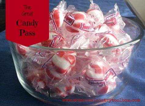 Icebreaker: The Great Candy Pass - Women's Ministry Toolbox - Fun, interactive icebreaker game! Womens Games, Adult Ice Breakers, Ice Breaker Games For Adults, Group Ice Breakers, Party Games Group, Fun Icebreakers, Abc Games, Youth Games, Youth Group Games