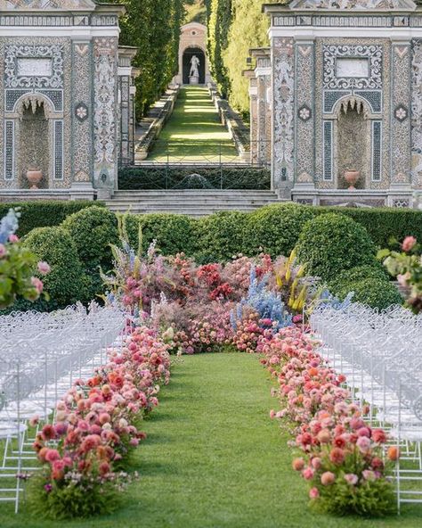 Tulipina / Kiana Underwood on Instagram: "An art installation for a wedding at Villa D’Este with @lakecomoweddings #tulipinaitalia #tulipina #tulipinawedding 📷 @umberto.armiraglio" Elegant Wedding Ceremony, The Vow, Tulip Wedding, Lake Como Wedding, Aesthetic Moodboard, Magical Wedding, Art Installation, Wedding Aisle, Wedding Mood