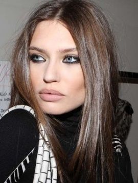 bianca balti Hair Colors For Blue Eyes, Blue Eyes Pop, Brown Hair Blue Eyes, Bianca Balti, Makijaż Smokey Eye, Brown Blonde Hair, Light Brown Hair, Brown Hair Colors, Gorgeous Hair