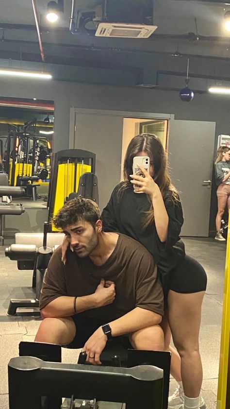 Gym Couple, Rok Outfit, Gym Pictures, Gym Guys, Gym Photos, Fit Couple, Classy Couple, Couple Selfies, Couple Picture Poses