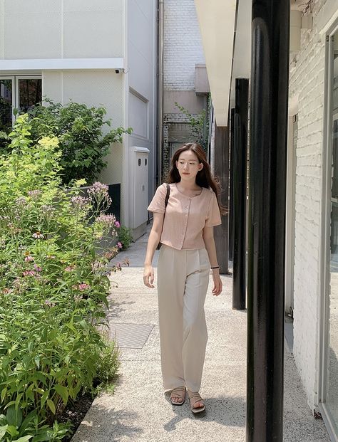 College Korean Aesthetic, College Outfits Aesthetic, Holiday Playlist, Classy Summer Outfits, Gingham Top, Korean Casual Outfits, Office Outfits Women, Everyday Fashion Outfits, Casual Day Outfits