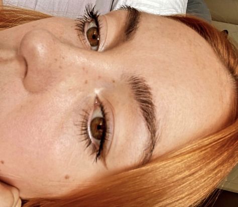 #redhead #redhair #ginger #copper #hazeleyes #goldeyes #freckles #details #beautyspot #eyes #hairgoal #mascara #browneyeliner #brownwings Ginger Hair Hazel Eyes, Ginger Brown Eyes, Ginger Eyebrows, Brown Mascara, Brown Eyeliner, Beauty Spot, Gold Eyes, Hazel Eyes, Hair Stuff