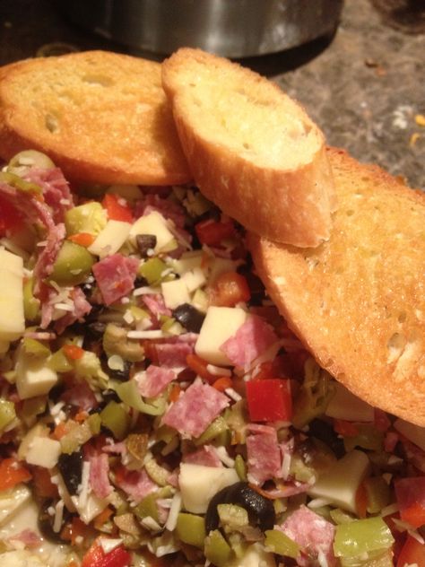 Muffaletta Dip, Muffuletta Dip, Muffuletta Recipe, Crispy Potato Bites, Hot Dips, Mardi Gras Food, Louisiana Recipes, Snack Dip, Creole Recipes