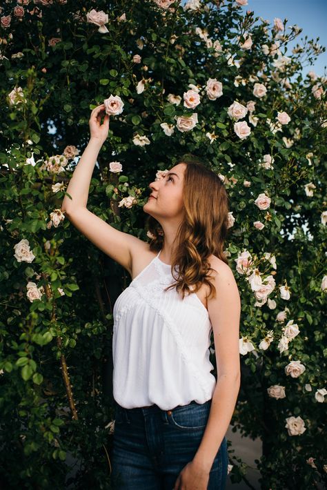 Garden Poses For Women, Single Poses Photo Shoots, Rose Garden Photoshoot, Park Poses, Seniors Photography, Garden Shoot, Runway 2023, Garden Photoshoot, Senior Photo Shoot